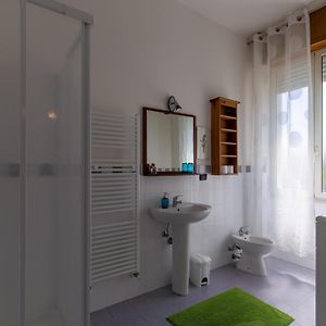 Camera grande con letto king size